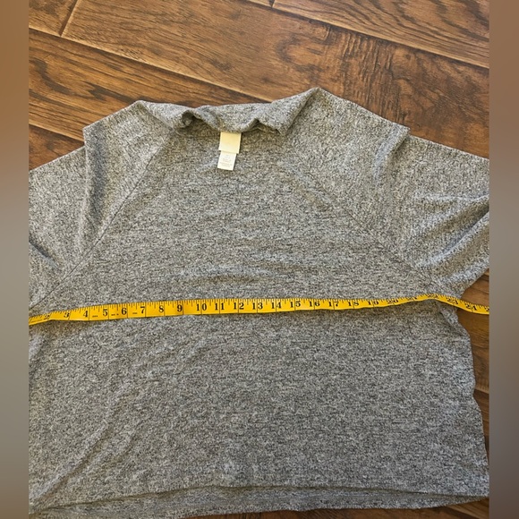 H&M Grey Mock Neck Long Sleeve Size Large - Picture 3 of 4